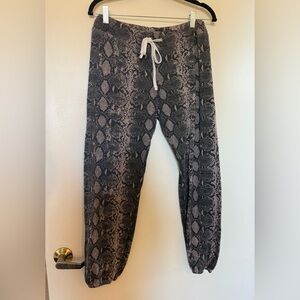 Sundry Snake Print Joggers in Size 2 (Medium)